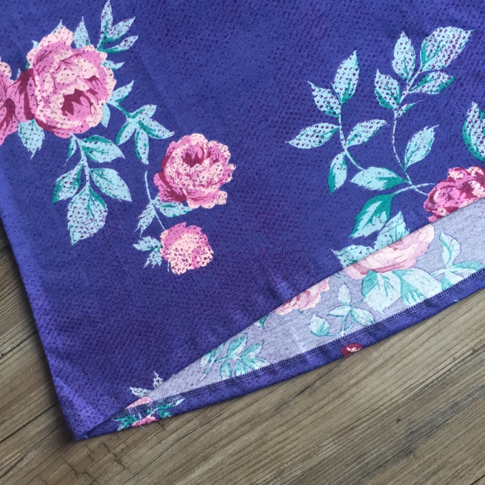 Floral v-neck - Picture 4 of 4